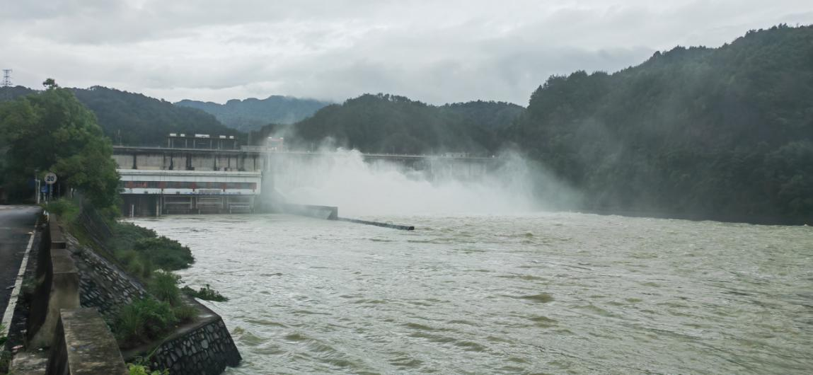 湖南發(fā)展全力迎戰(zhàn)汛期   堅(jiān)決打贏安全度汛硬戰(zhàn)   確保庫(kù)區(qū)人民群眾生命財(cái)產(chǎn)安全 湖南發(fā)展全力迎戰(zhàn)汛期   堅(jiān)決打贏安全度汛硬戰(zhàn)   確保庫(kù)區(qū)人民群眾生命財(cái)產(chǎn)安全